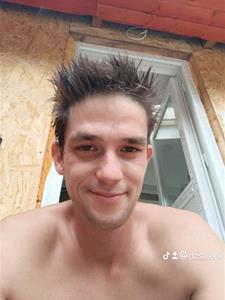 Xander 35 éves férfi, Budapest